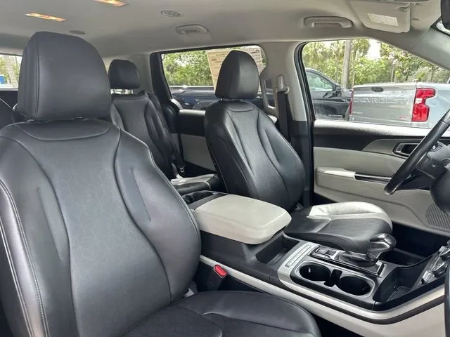2024 Kia Carnival LX photo 30