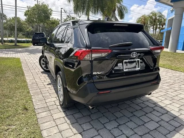 2024 Toyota RAV4 LE photo 12