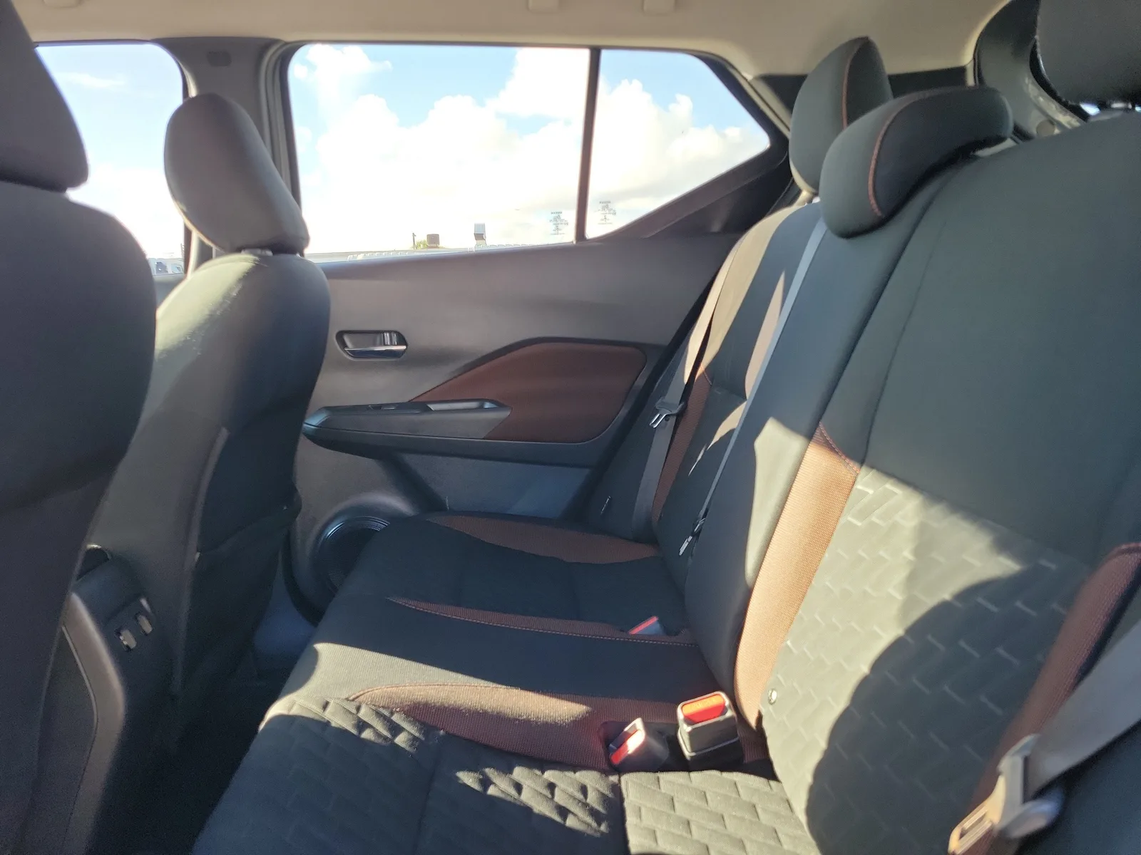 2021 Nissan Kicks SR photo 15