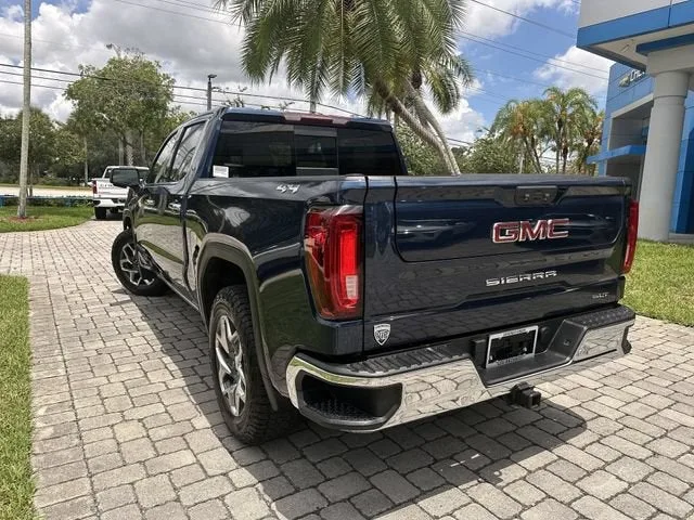 2022 GMC Sierra 1500 SLT photo 12