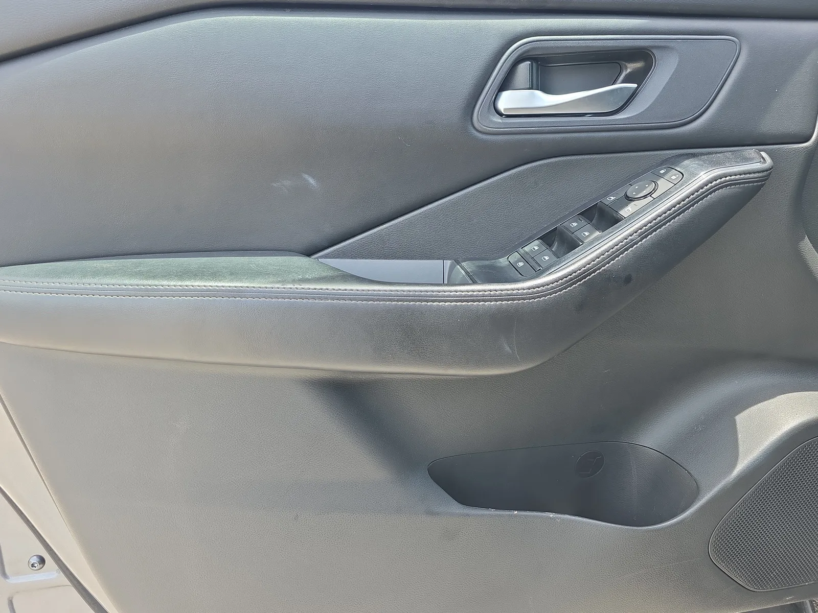 2024 Nissan Rogue SV photo 21