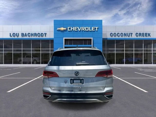 2024 Volkswagen Taos SE photo 7