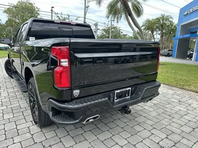 2024 Chevrolet Silverado 1500 RST photo 12