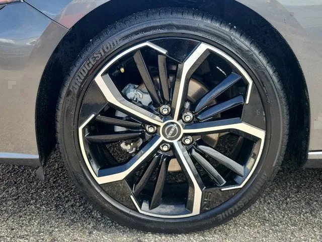 2024 Nissan Altima 2.5 SR photo 9