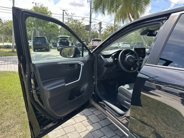 2024 Toyota RAV4 LE photo 22