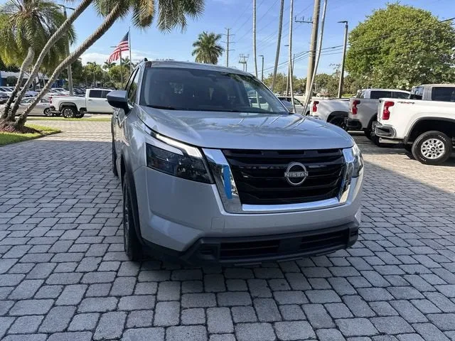 2025 Nissan Pathfinder SV photo 17
