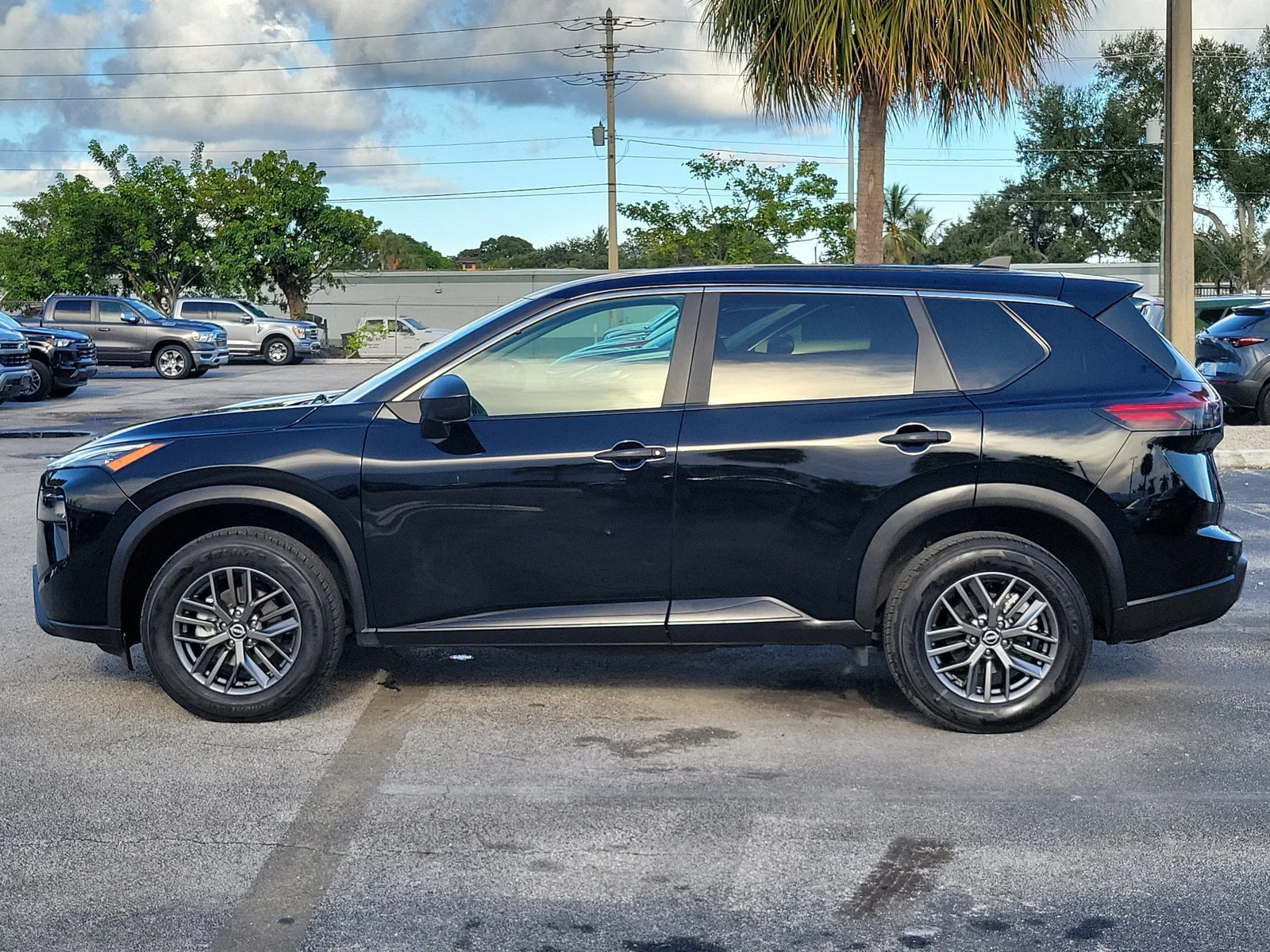 2024 Nissan Rogue S photo 6