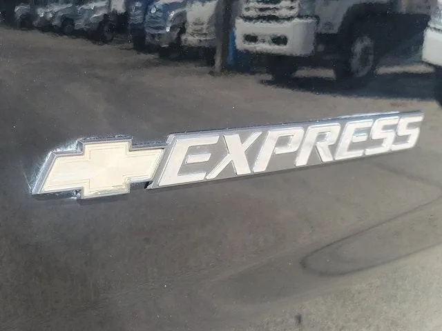 2018 Chevrolet Express Passenger 3500 LT photo 11