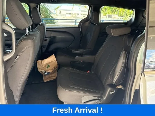 2024 Chrysler Pacifica Touring photo 3