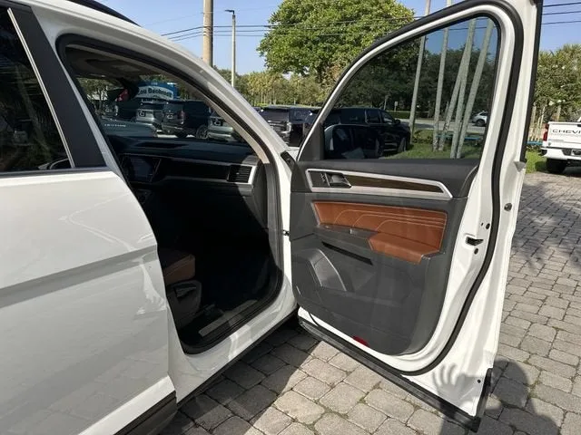 2022 Volkswagen Atlas 2.0T SE w/Technology photo 23