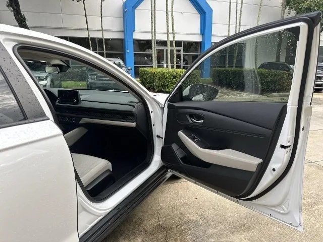 2024 Honda Accord Sedan LX photo 23