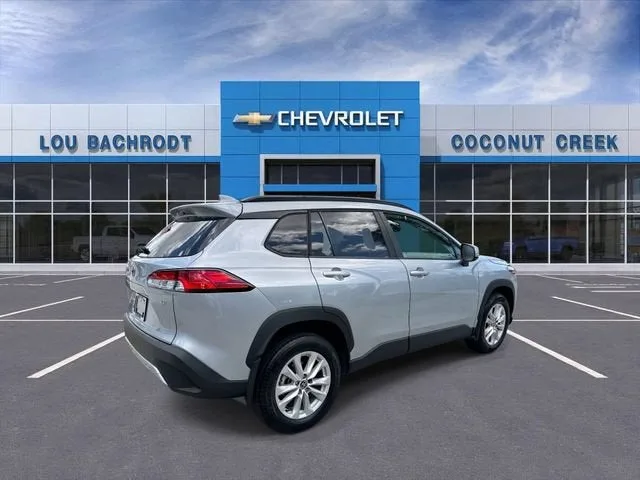 2023 Toyota Corolla Cross LE photo 8