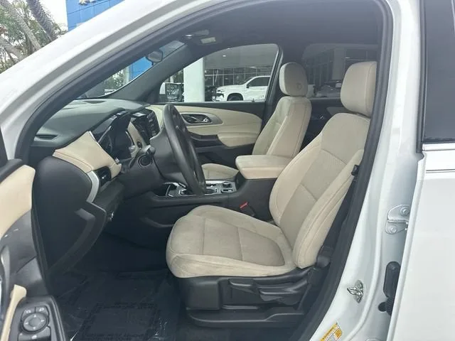 2023 Chevrolet Traverse LS photo 30