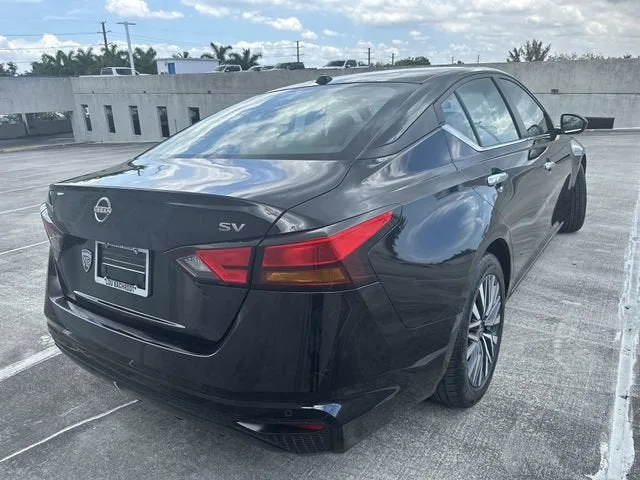 2024 Nissan Altima 2.5 SV photo 7