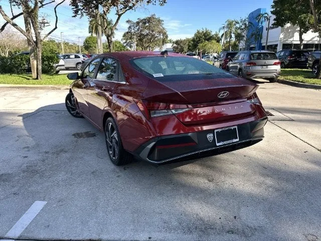 2025 Hyundai Elantra SEL Convenience photo 12