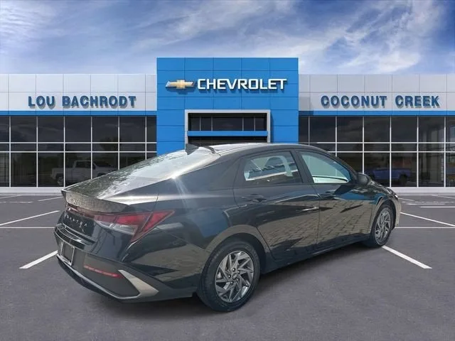 2024 Hyundai Elantra SEL photo 8
