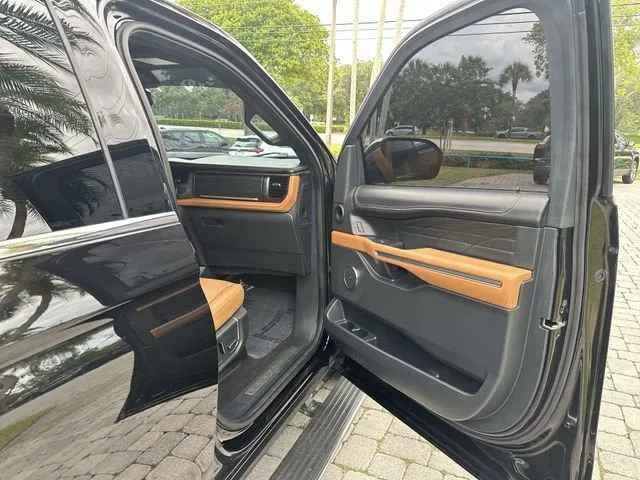 2022 Ford Expedition Platinum photo 23