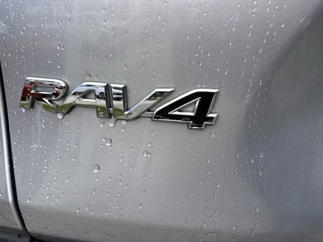 2025 Toyota RAV4 Hybrid LE photo 39