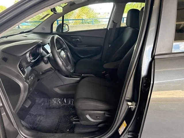 2020 Chevrolet Trax LS photo 2