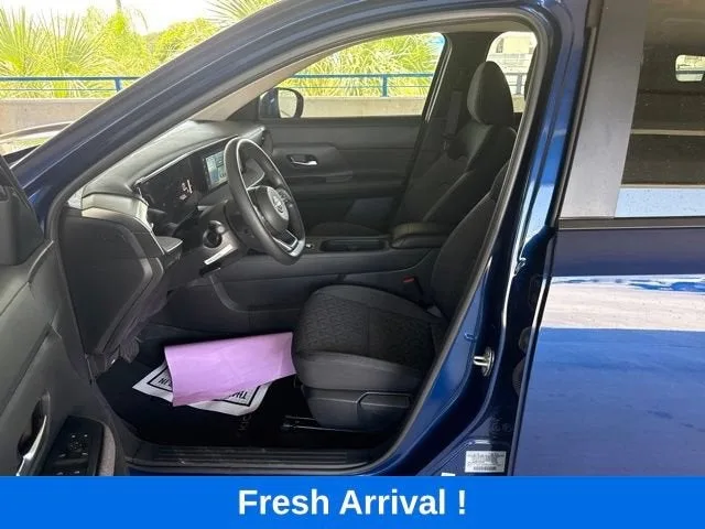 2025 Nissan Kicks SV photo 2