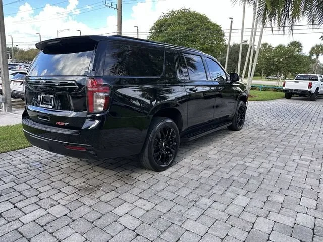 2023 Chevrolet Suburban RST photo 38