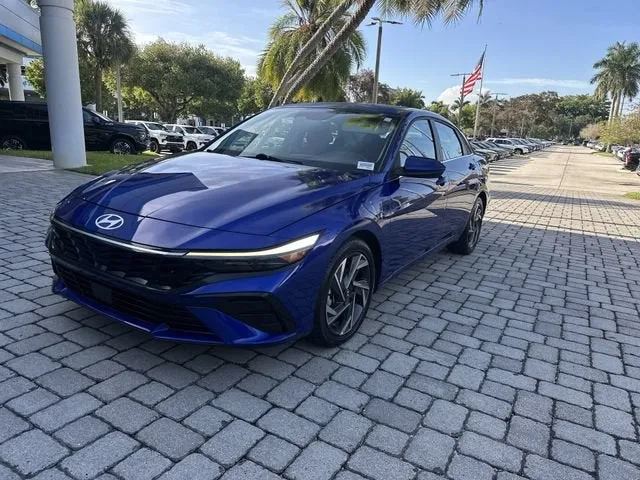 2025 Hyundai Elantra SEL Convenience photo 20