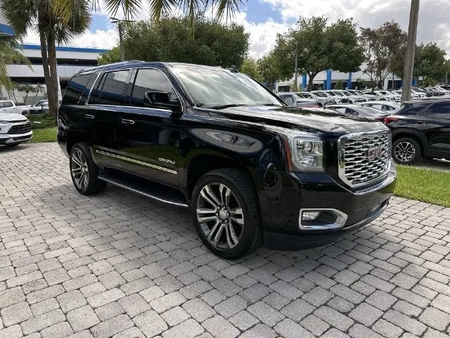 2019 GMC Yukon Denali photo 16