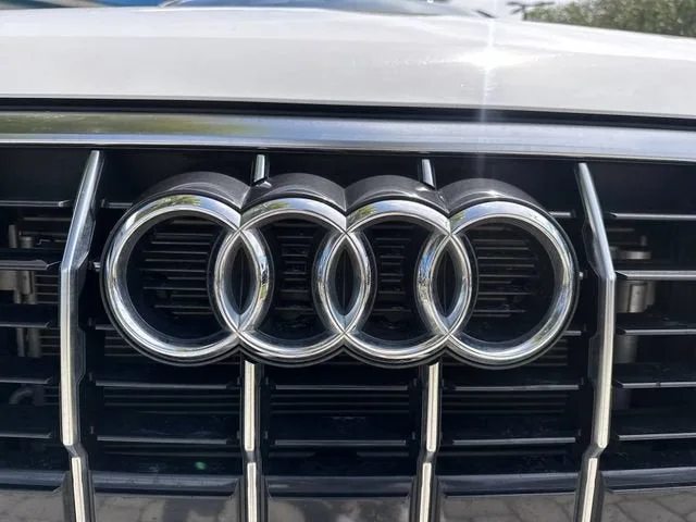 2025 Audi Q3 S line Premium photo 10