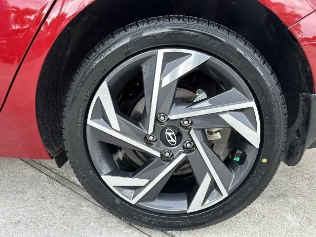 2025 Hyundai Elantra SEL Sport photo 11