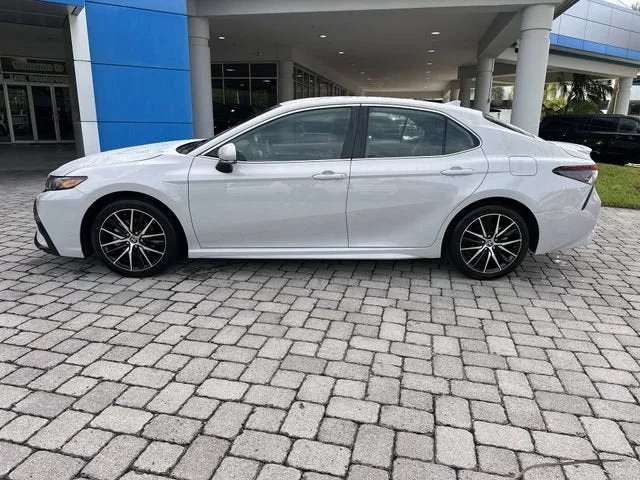 2024 Toyota Camry SE photo 32