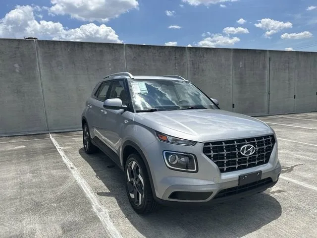 2025 Hyundai Venue SEL photo 19
