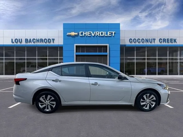 2025 Nissan Altima S photo 9