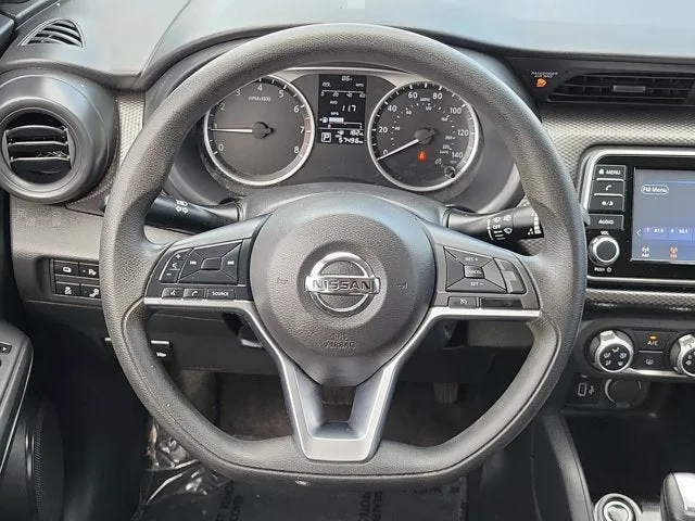 2020 Nissan Kicks S photo 18