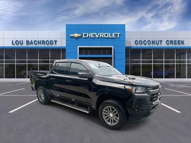 2024 Chevrolet Colorado LT photo 2