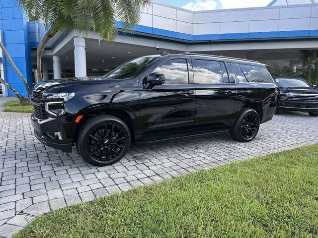 2023 Chevrolet Suburban RST photo 31