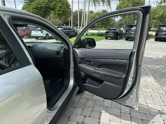 2025 Mitsubishi Outlander Sport S photo 23