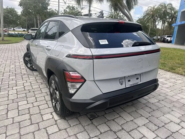 2025 Hyundai Kona SEL photo 12