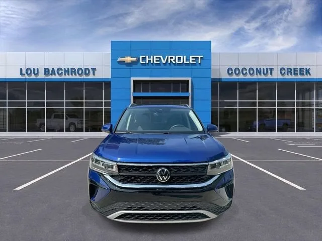 2024 Volkswagen Taos SE photo 3