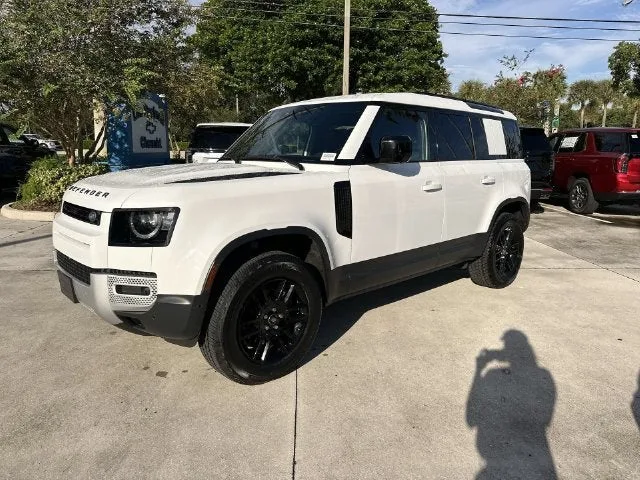 2025 Land Rover Defender S photo 21