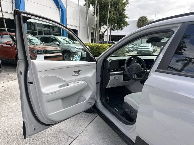2025 Hyundai Kona SEL photo 22