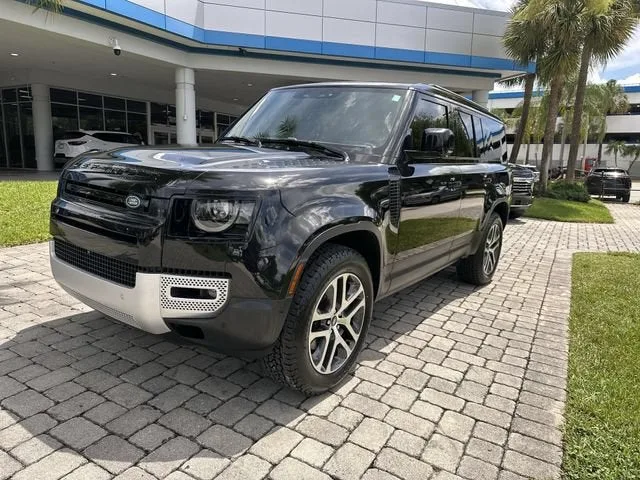 2023 Land Rover Defender SE photo 20