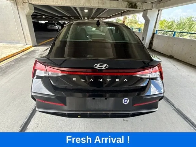 2025 Hyundai Elantra SEL Convenience photo 17