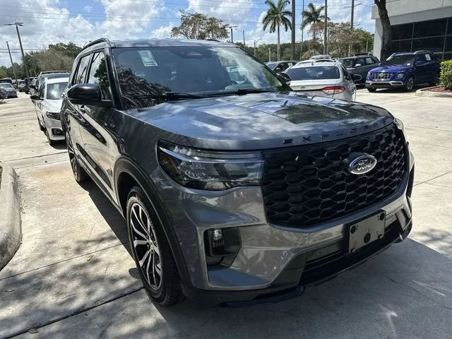 2025 Ford Explorer ST-Line photo 15