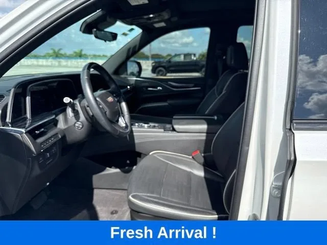 2022 Cadillac Escalade Sport photo 2