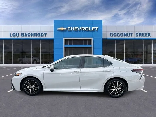 2024 Toyota Camry SE photo 5