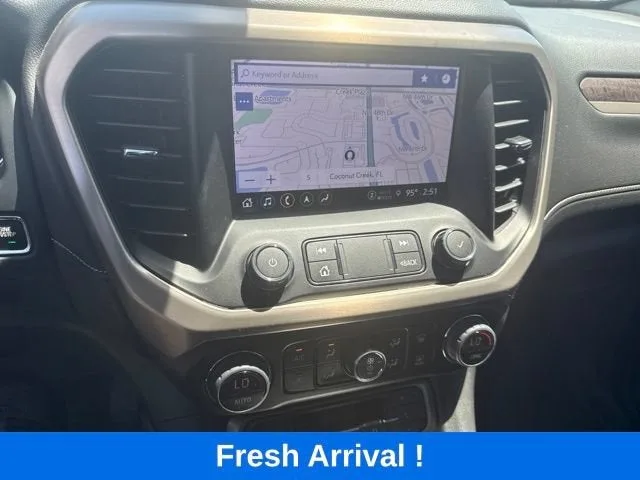 2023 GMC Acadia Denali photo 8