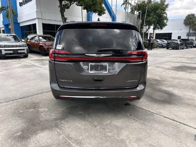 2023 Chrysler Pacifica Limited photo 36
