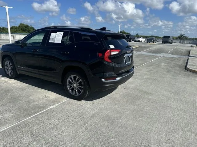 2024 GMC Terrain SLT photo 32