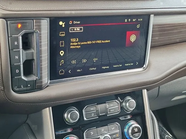 2024 GMC Yukon Denali photo 29