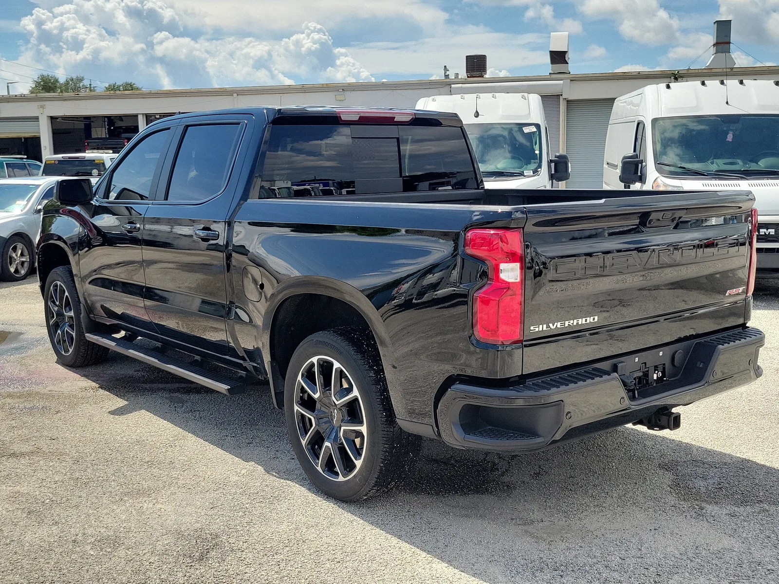 2025 Chevrolet Silverado 1500 RST photo 3